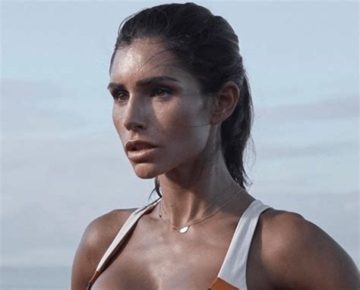 Alexia Clark In Workout Gear Lifts Weights For “Monday Motivation”