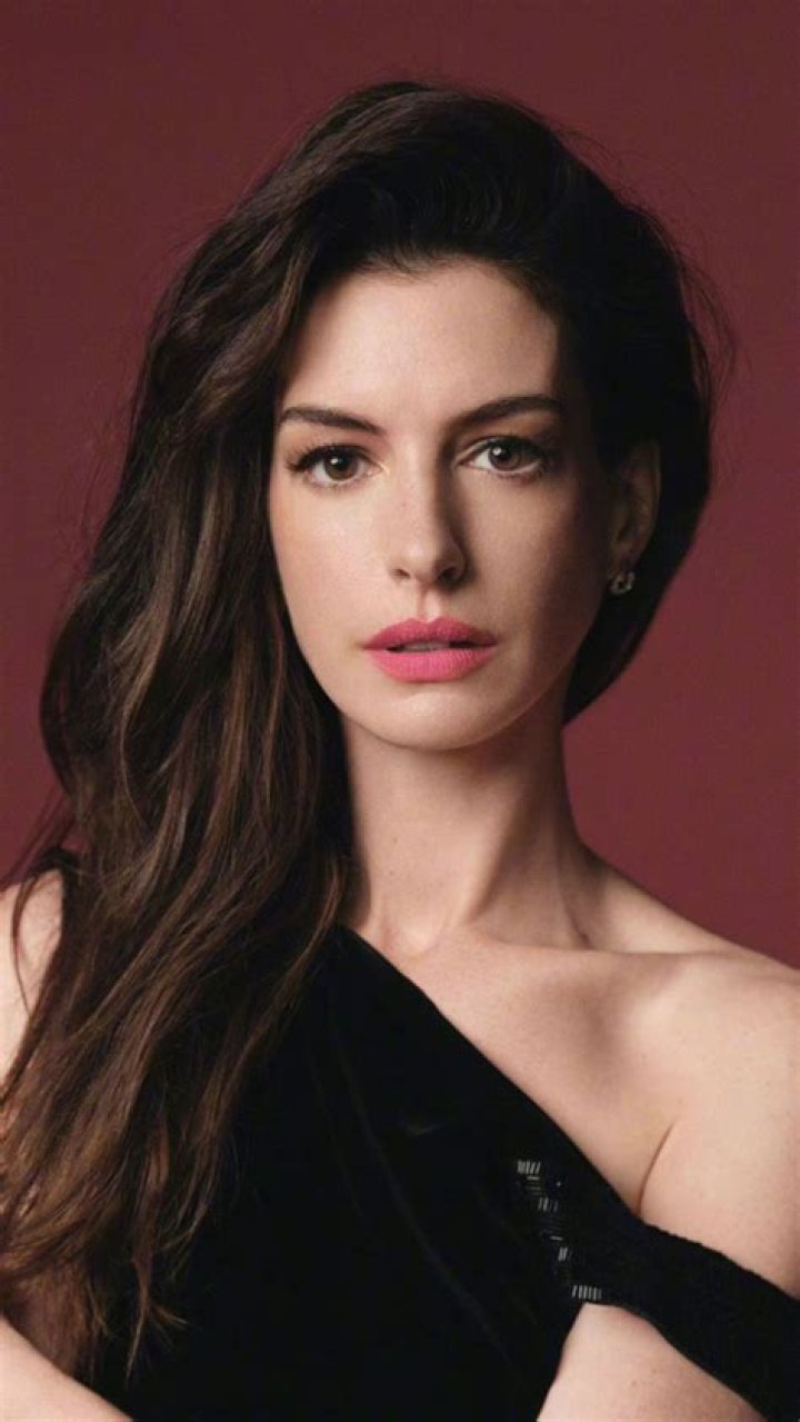 Anne Hathaway Height, Net Worth, Husband, Age & More