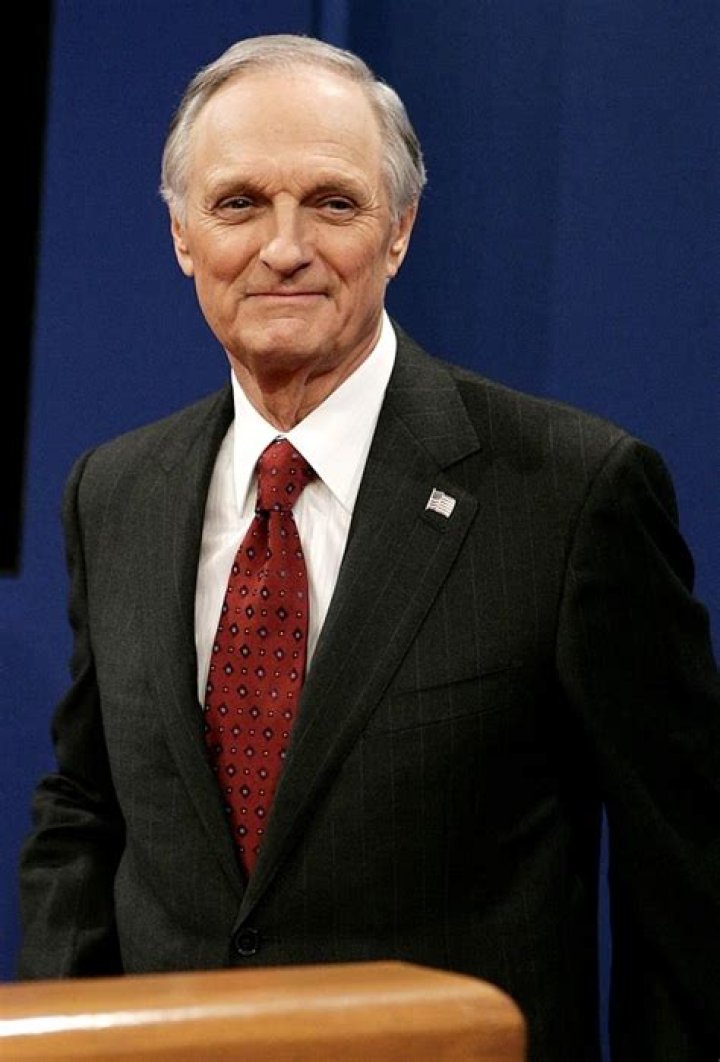 Alan Alda Biography - Facts, Childhood, Family Life & Achievements