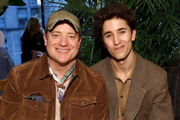 Brendan Fraser’s NYCC meet-and-greet pics prove he’s the nicest celebrity alive