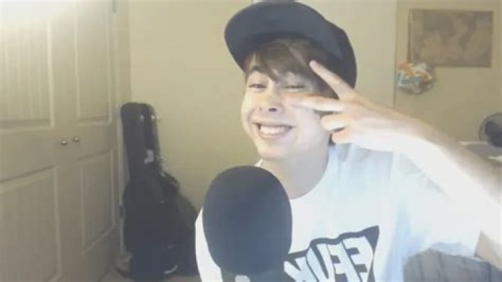 Calvin Vail (LeafyIsHere) – Bio, Facts & Family Life of YouTuber & Comedian