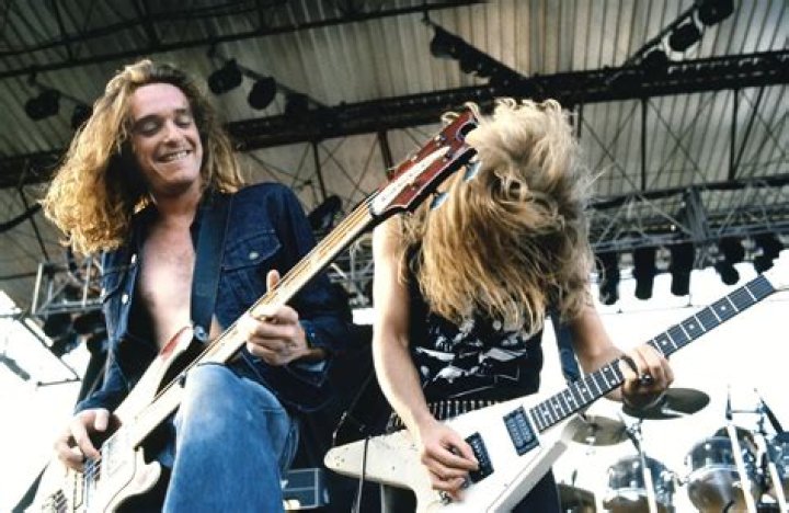 Cliff Burton Biography - Childhood, Life Achievements & Timeline