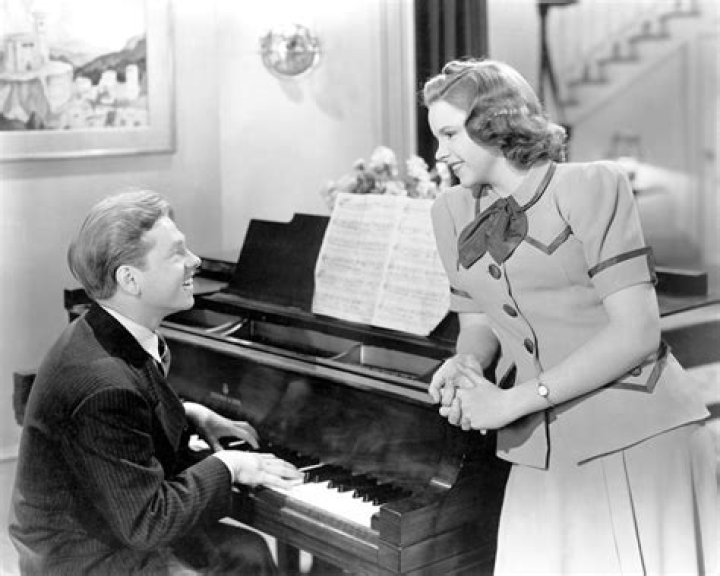 Did Mickey Rooney play piano Girl Crazy? – Celebrity