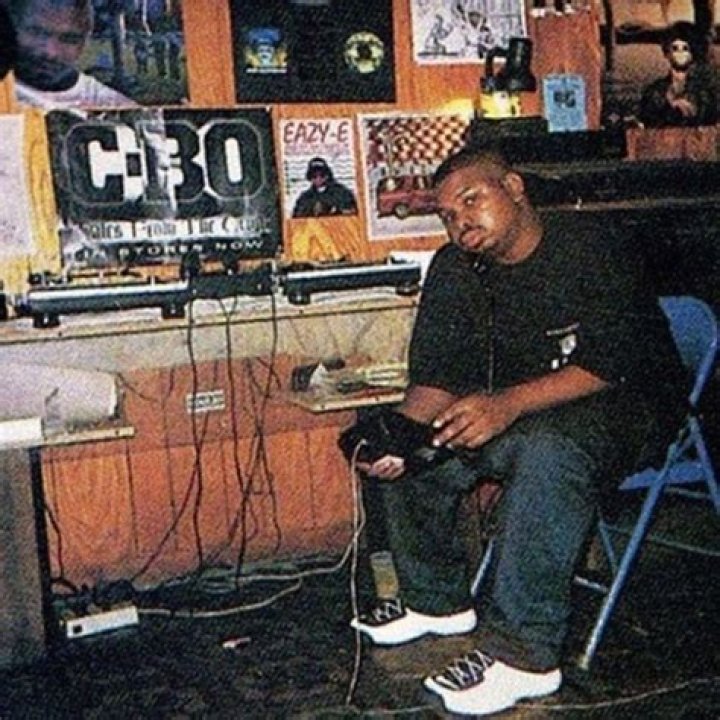 DJ Screw Biography - Facts, Childhood, Family Life & Achievements