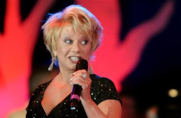 Elaine Paige Plastic Surgery: The Enigma Behind the Alleged Nose Job and Wrinkle-Removal Secrets