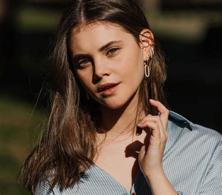 Elvira Camarrone Wiki, Age, Boyfriend, Height, Parents & More