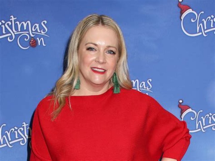 How much did Melissa Joan Hart make on Melissa and Joey? – Celebrity