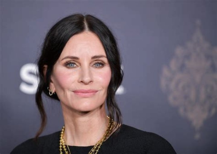 
How Much Money Does Courteney Cox Make? Latest Income Salary
