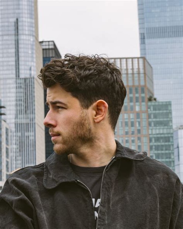 Is Nick Jonas short? – Celebrity