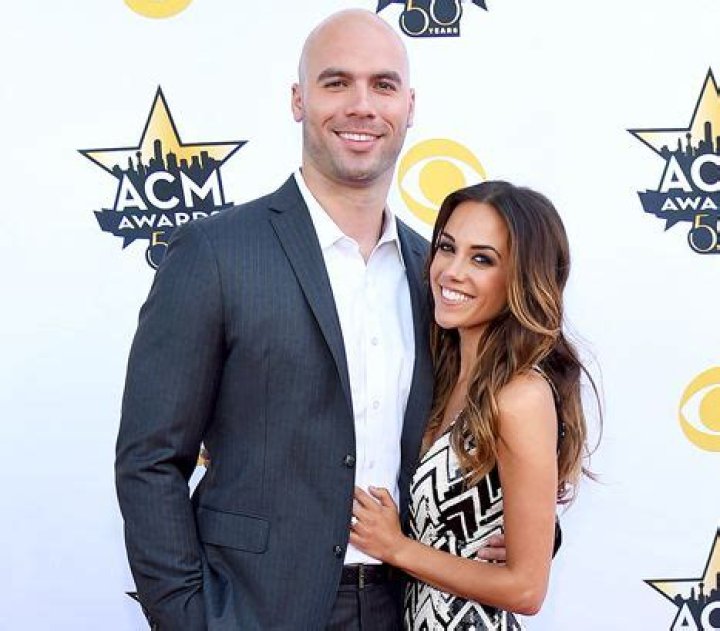 Jana Kramer Bra Size, Age, Weight, Height, Measurements