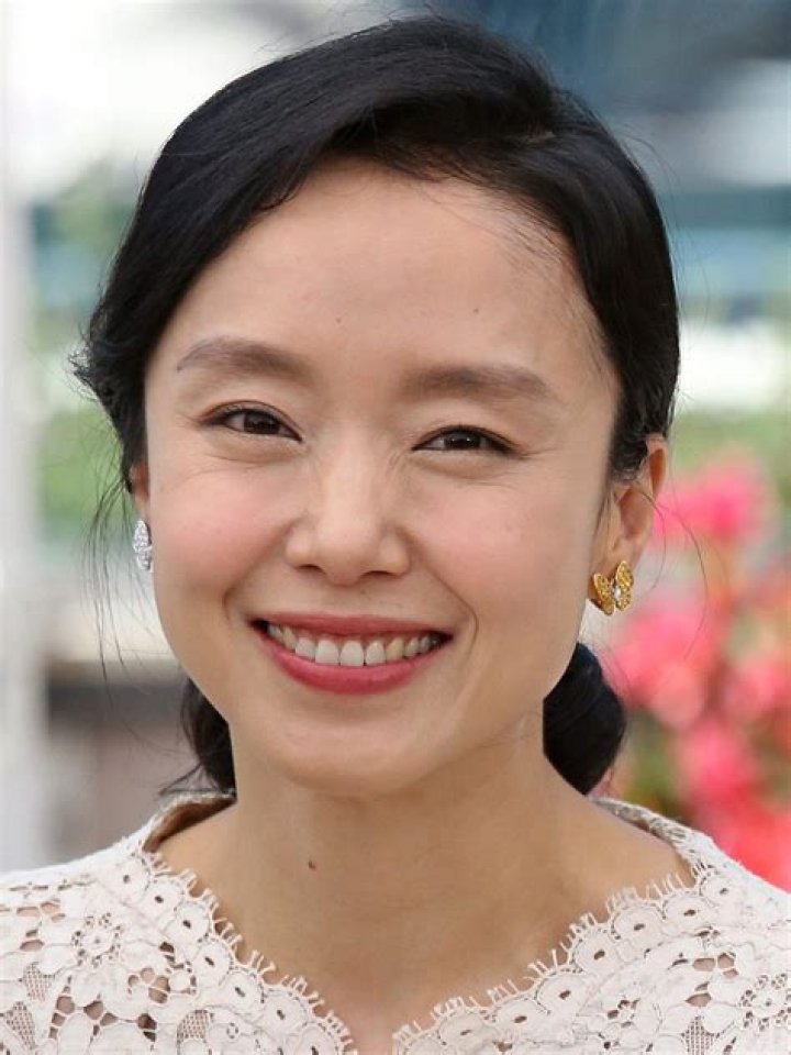 Jeon Do Yeon Wiki, Age, Husband, Daughter, Height & Net Worth