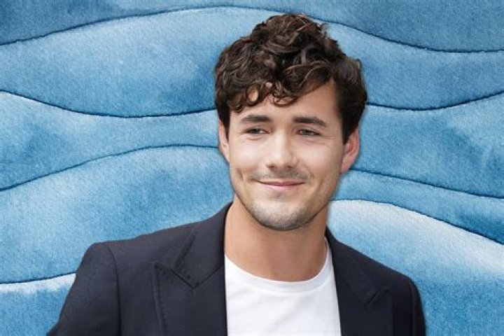 Jonah Hauer-King Wiki, Age, Girlfriend, Height, Parents & Net Worth