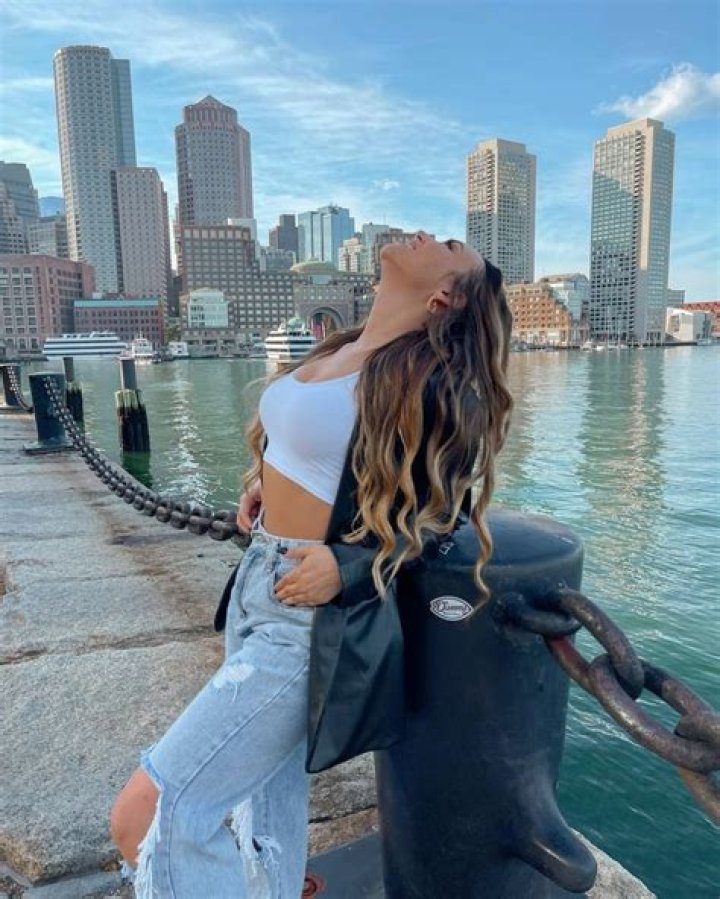 Julia Raleigh – Bio, Facts, Family Life, Career