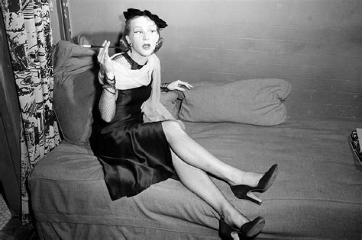 Julie Harris Biography - Facts, Childhood, Family Life & Achievements