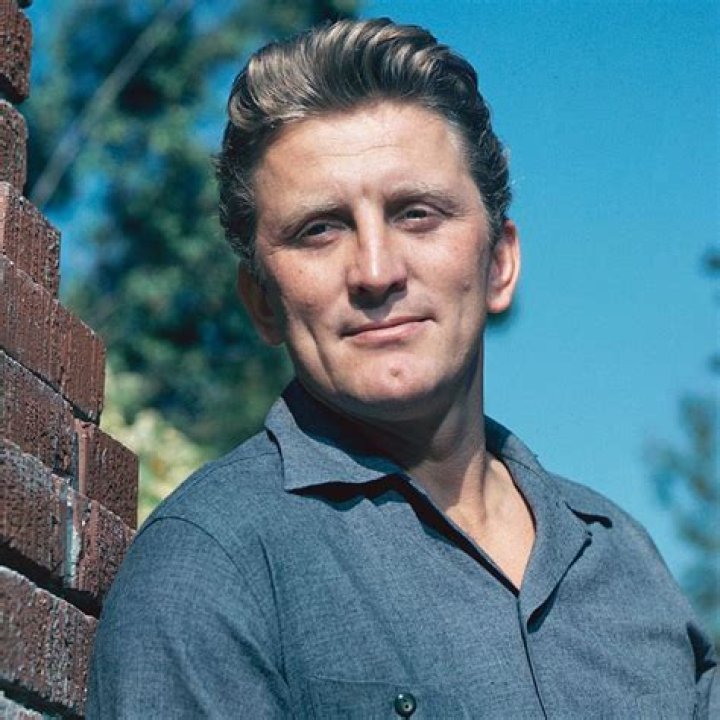 Kirk Douglas Biography - Facts, Childhood, Family Life & Achievements
