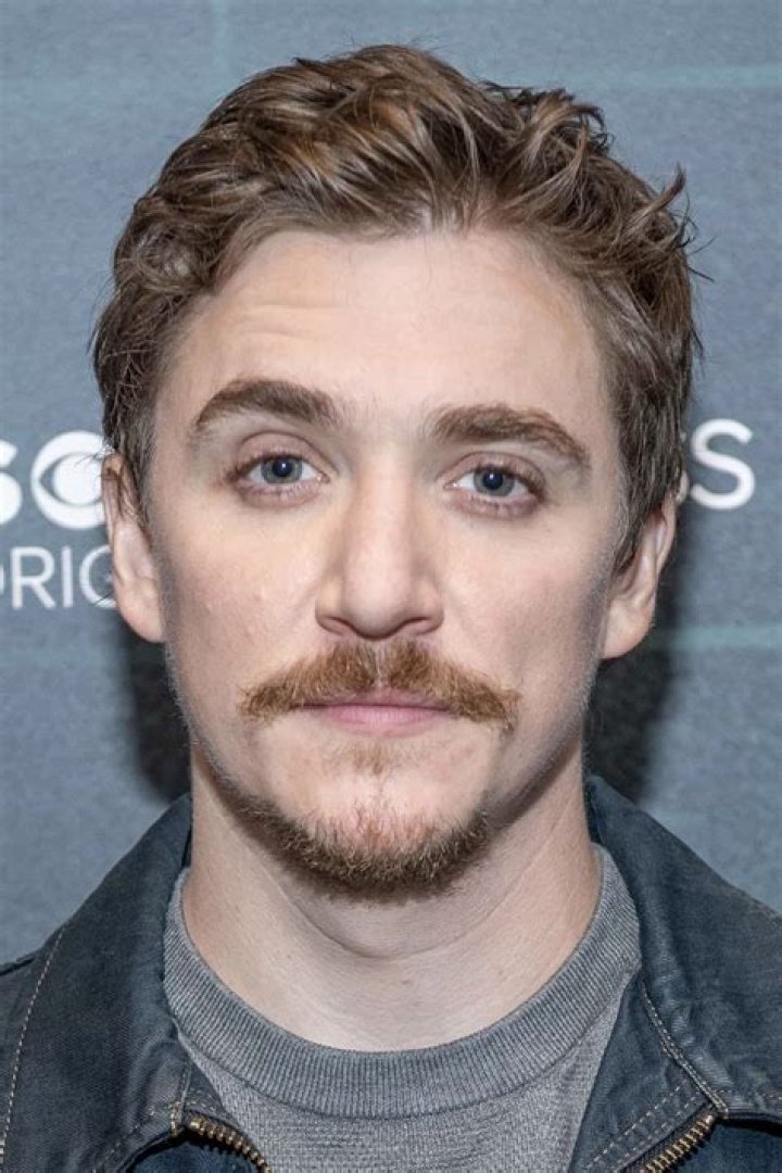 Kyle Gallner Biography - Facts, Childhood, Family Life & Achievements