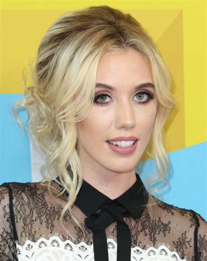 Laura Clery – Bio, Facts, Family Life & Career