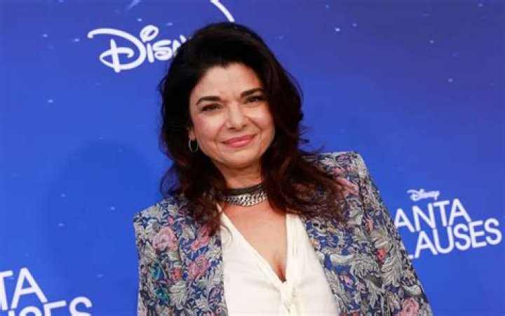 Laura San Giacomo Net Worth