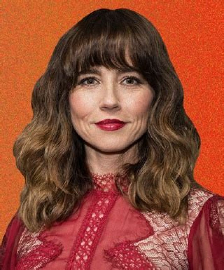 Linda Cardellini Bra Size, Age, Weight, Height, Measurements