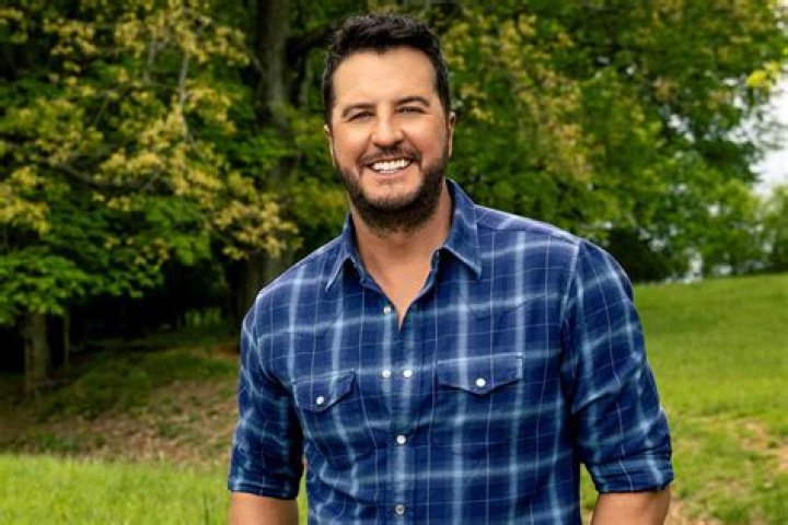 Luke Bryan Biography - Facts, Childhood, Family Life & Achievements
