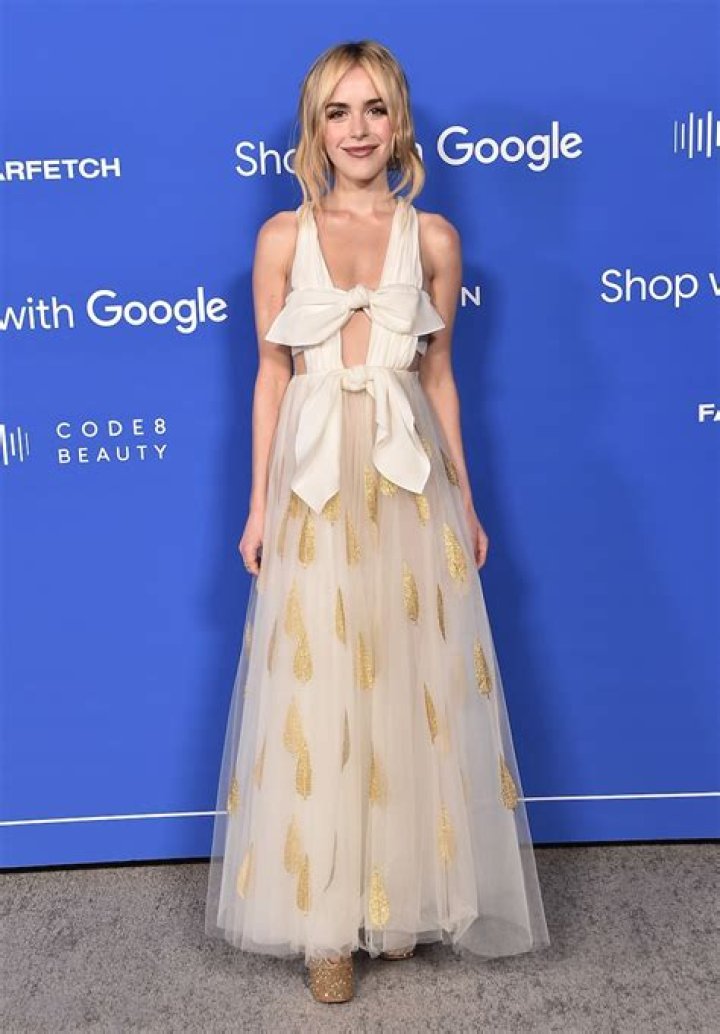 Mad Men Star Kiernan Shipka Shares Swimsuit Photo "For My Birthday"