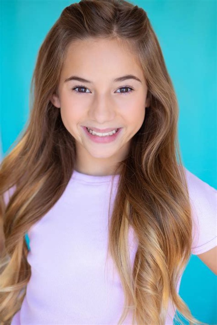 Mandy Corrente – Bio, Facts, Family Life of the Singer & Instagram Star