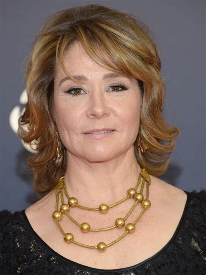 Megan Follows Biography - Facts, Childhood, Family Life & Achievements