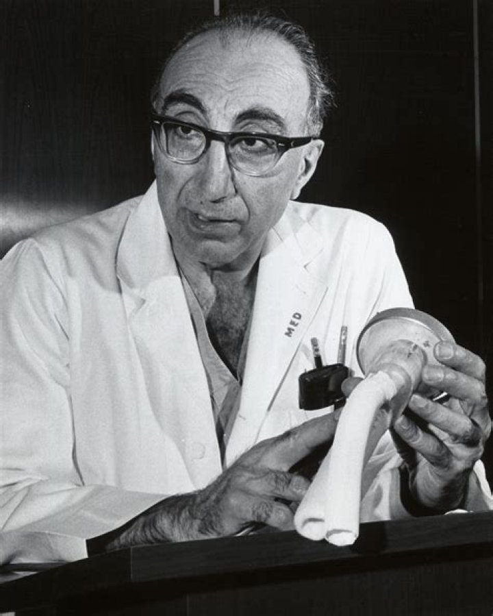 Michael DeBakey Biography - Childhood, Life Achievements & Timeline