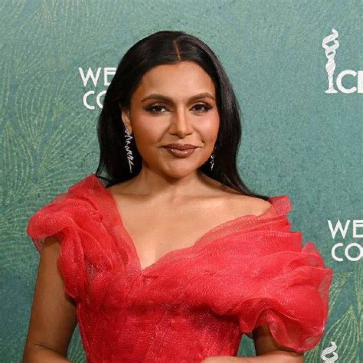 Mindy Kaling Biography - Facts, Childhood, Family Life & Achievements