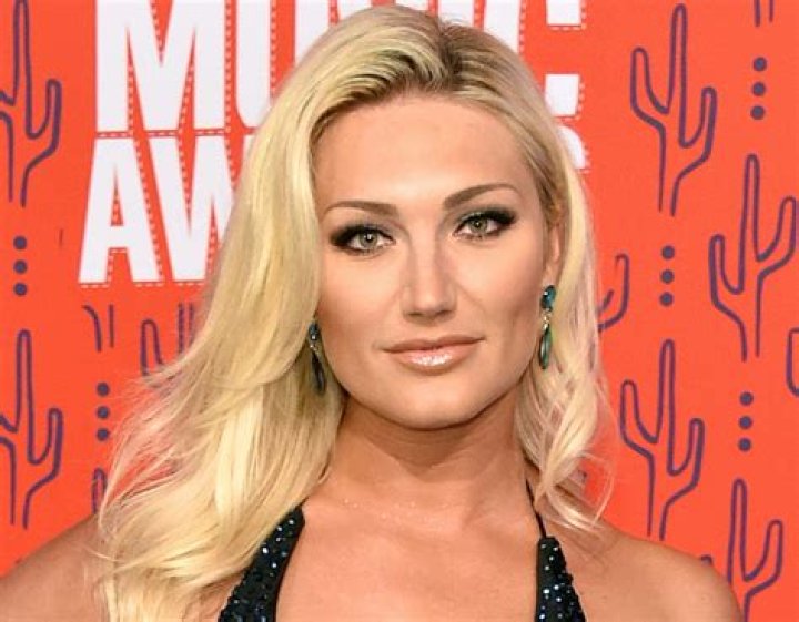 Brooke Hogan in Bathing Suit Has "Happy Birthday" — Celebwell
