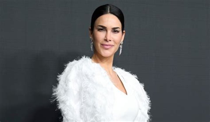 Carla Barber in Bathing Suit Says "Relax and Disconnect" — Celebwell