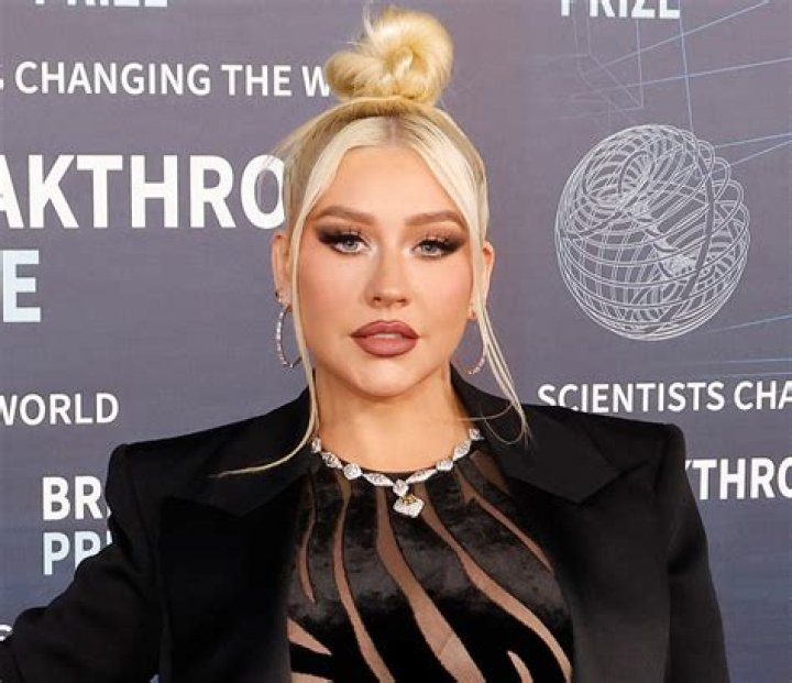 Christina Aguilera in Bathing Suit Asks "What's Poppin NYC?" — Celebwell