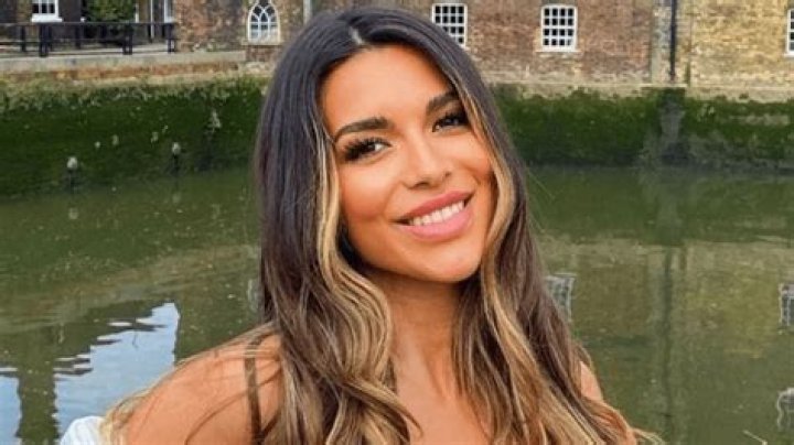 Ekin-Su Cülcüloğlu in Bathing Suit Takes the Plunge — Celebwell