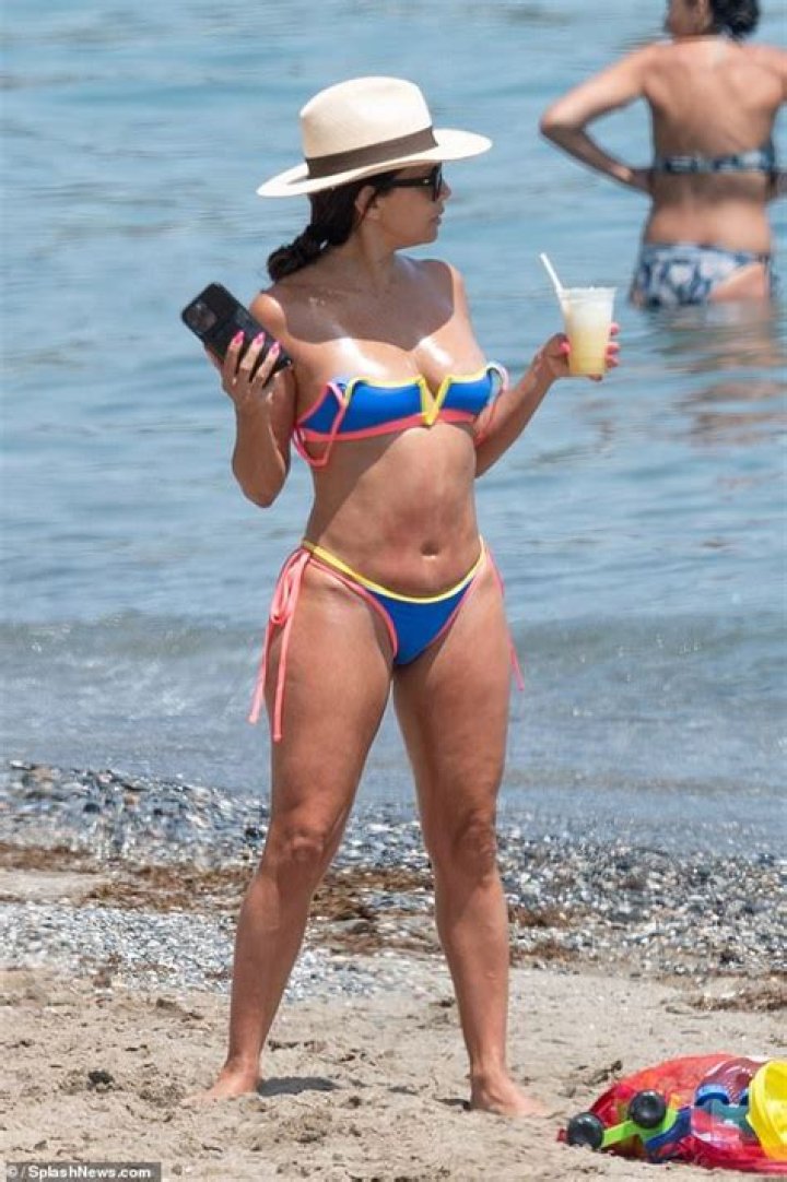 Eva Longoria in Bathing Suit Gets "a Little Sol" — Celebwell