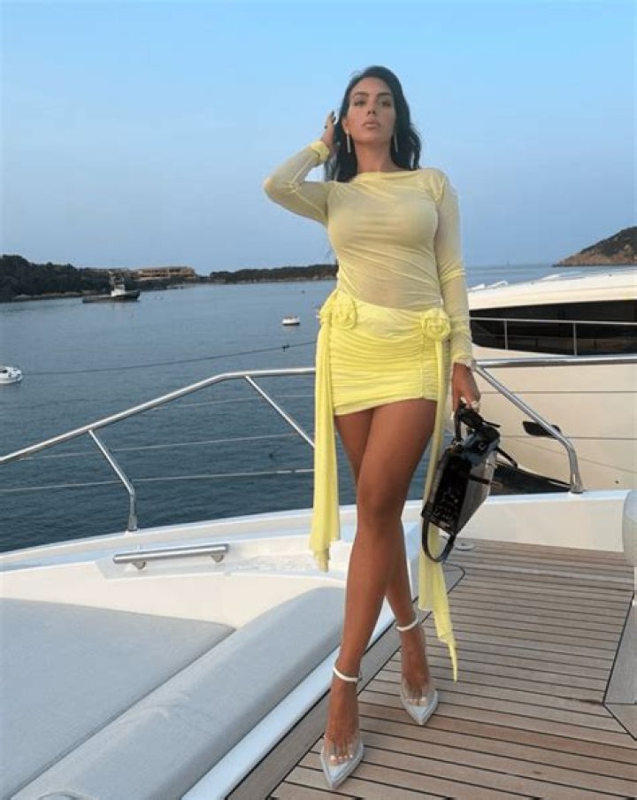 Cristiano Ronaldo's Girlfriend Georgina Rodríguez in Bathing Suit is in “Paradise”  — Celebwell