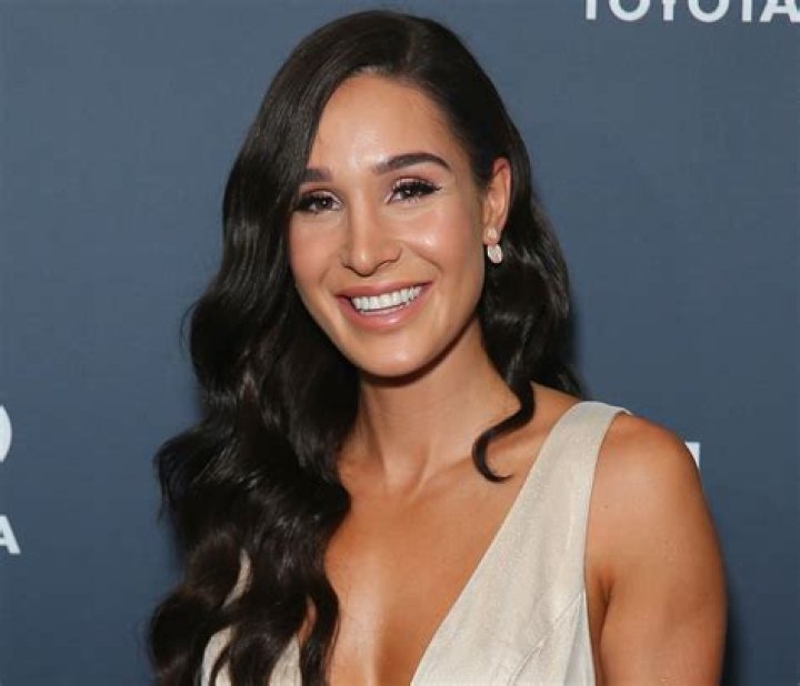 Kayla Itsines in Bathing Suit is So "Grateful" — Celebwell