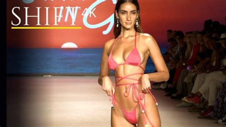 Lara Álvarez in Bathing Suit Says "Tell Me You're Happy" — Celebwell