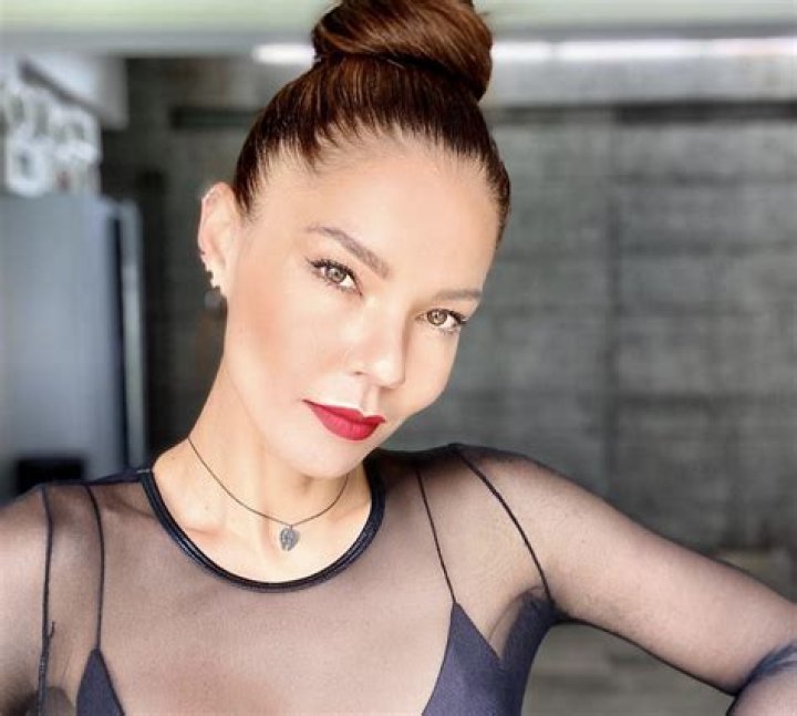 Shirly Gómez in Bathing Suit Says "I Love Sunsets" — Celebwell