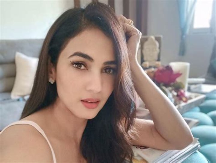 Sonal Chauhan in Bathing Suit is "Always Looking for My Best Angle" — Celebwell