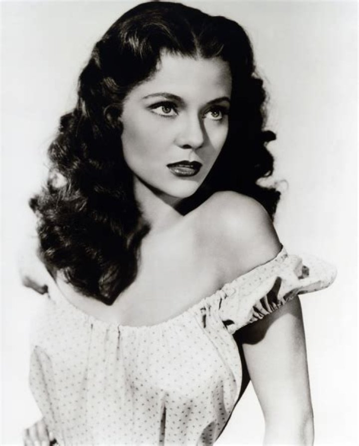 Peggie Castle Biography - Facts, Childhood, Family Life & Achievements