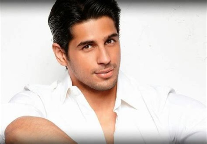 Sidharth Malhotra Biography – Facts, Childhood, Family Life, Career & Trivia