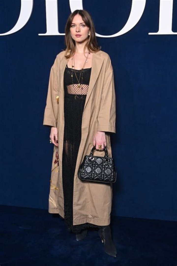 Stella Banderas Shows Off Amazing Body as She is “So Beautiful” with Atherton Johnson  — Celebwell