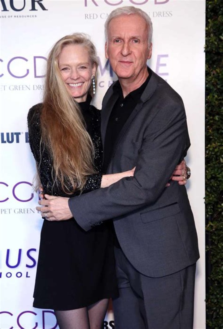 Suzy Amis Biography - Facts, Childhood, Family Life & Achievements of Actress.