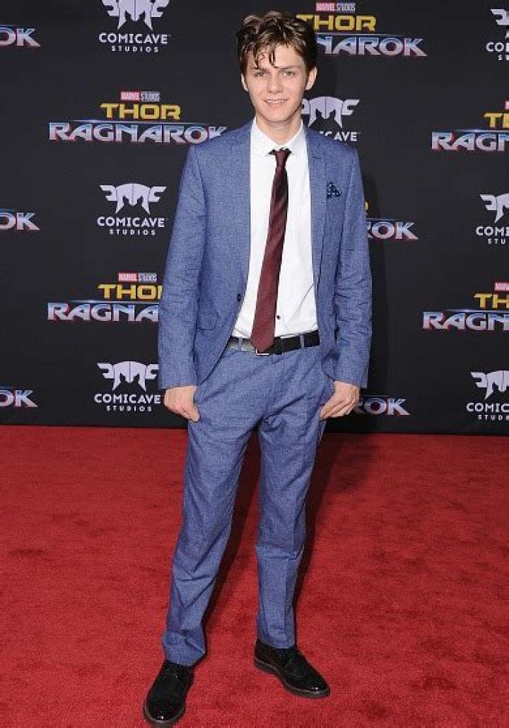 Ty Simpkins Body Measurements Height Weight Shoe Size Age Stats Facts Bio