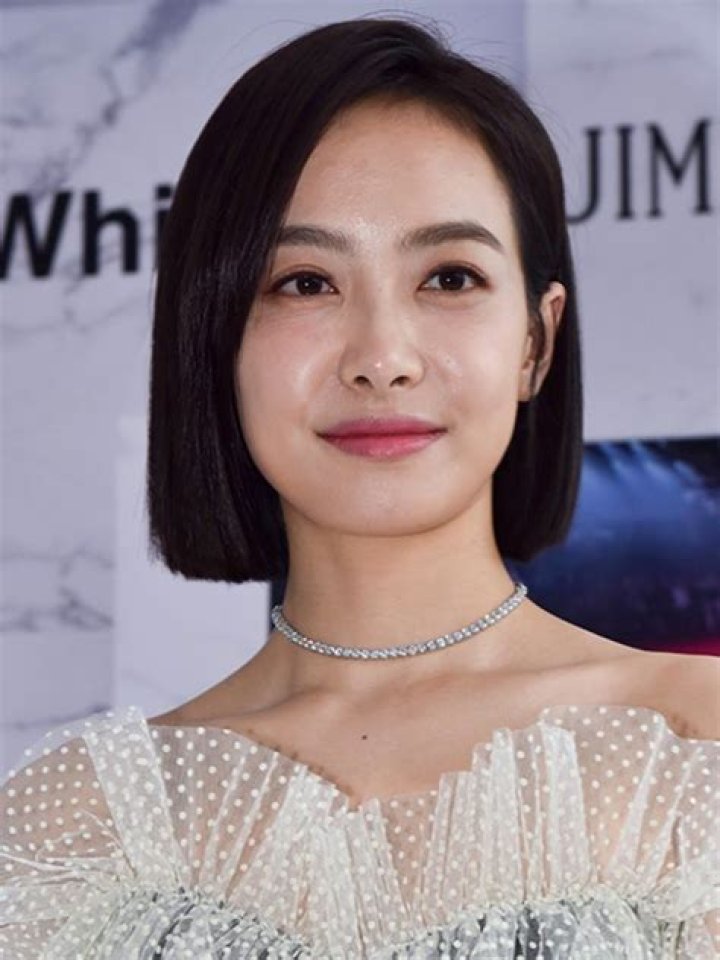 Victoria Song Biography - Facts, Childhood, Family Life & Achievements of Chinese Singer