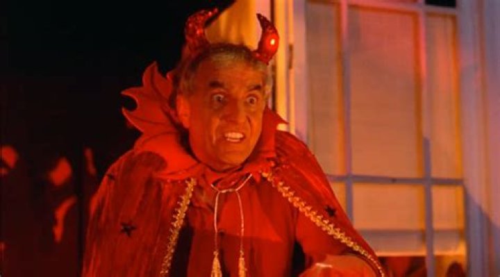 Who played the devil in Hocus Pocus? – Celebrity
