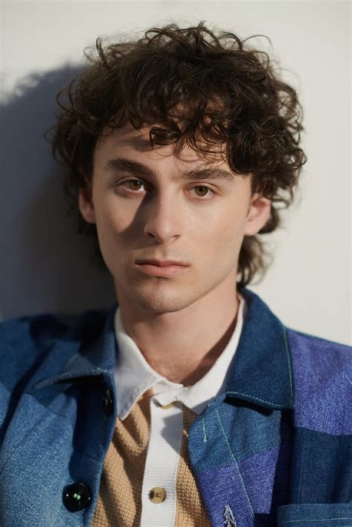 Wyatt Oleff Biography - Facts, Childhood, Family Life & Achievements